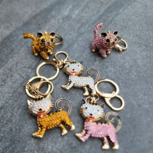 キラキラ輝くクリスタルの、象や色々な動物のキーホルダー